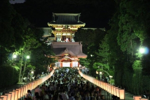 Kamakura Bonbori Matsuri (August)